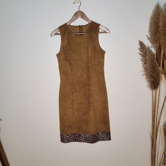 VINTAGE Daniel Laurent dress, matching zip-up blazer. Tan suede/leopard print - Picture 7 of 16